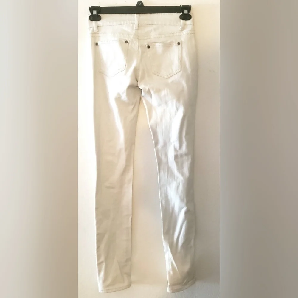Hot Kiss Skinny Lily White Denim Distressed Jeweled Straight Leg Jeans Sz 1